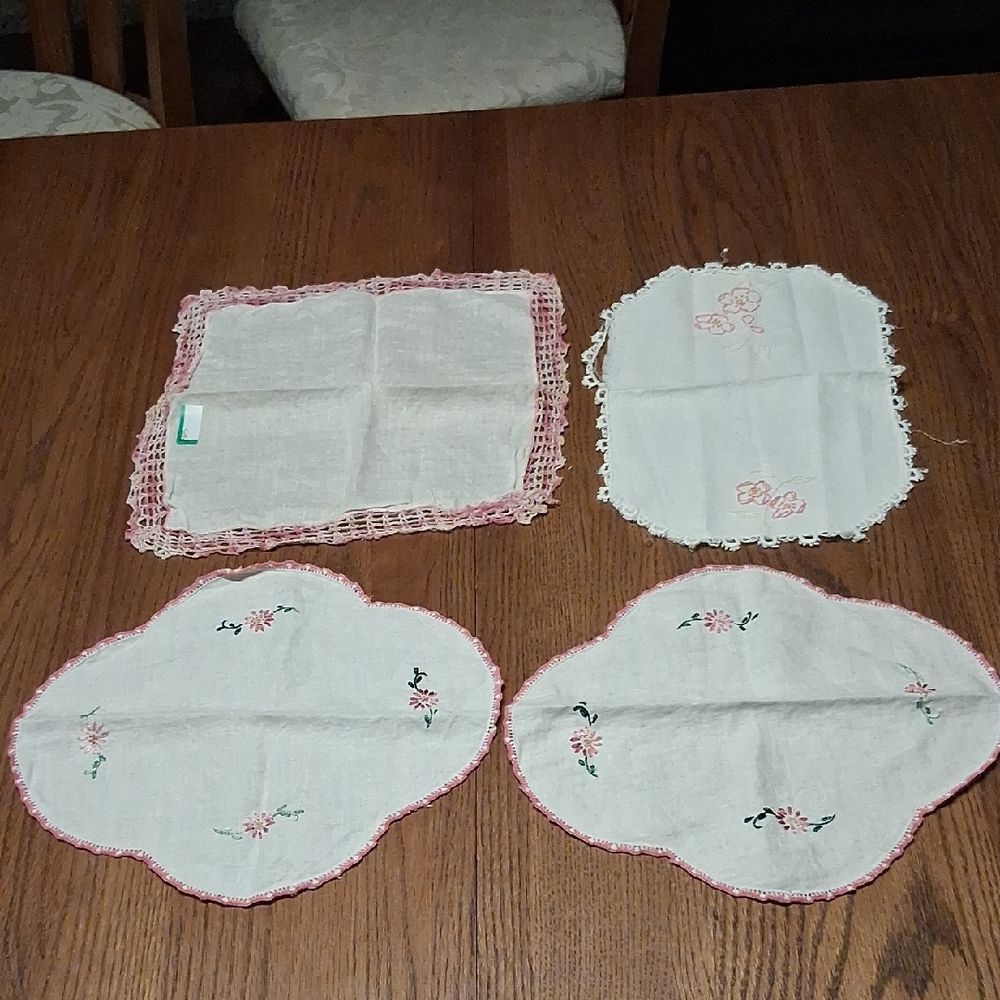 Vintage Tatting, Embroidery,4 Pc., Doilies, &‎ Handkerchief.
